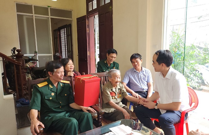 pct ha tang qua mo lao 75.jpg